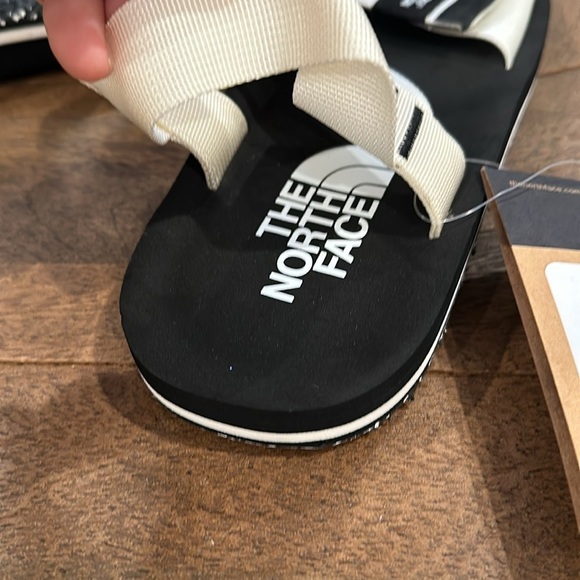 The North Face Skeena sandal in cream size 9 - Picture 6 of 6